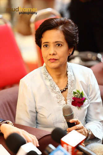 Prof. Dr. Rosmawati Mohamed speaking at the press conference of World Hepatitis Day 2012