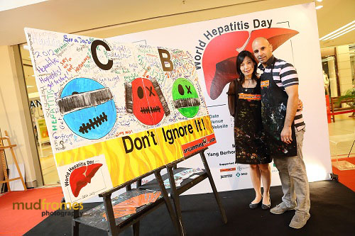 The Studio @ KL art-jamming during World Hepatitis Day 2012 main event at One Utama Shopping Mall