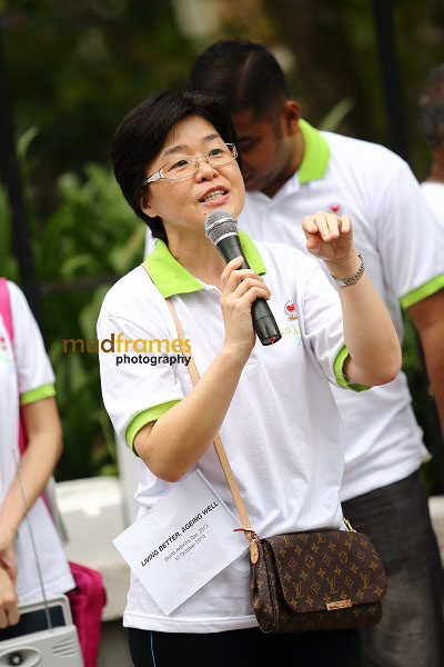 Dr. Gun Suk Chyn giving her speech during World Arthritis Day 2013